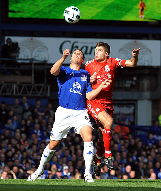 记者：马竞向欧足联投诉皇马球员不当行为；欧足联展开调查.