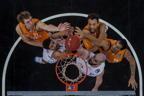 通过与后卫 通过与后卫